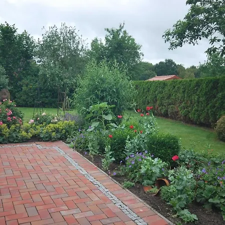 Rossis Nuest, 31516 アパート Uplengen