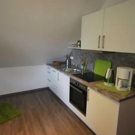 Rossis Nuest, 31516 アパート